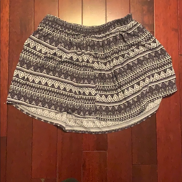 Wet seal geometric print skirt (size S) - Picture 1 of 2